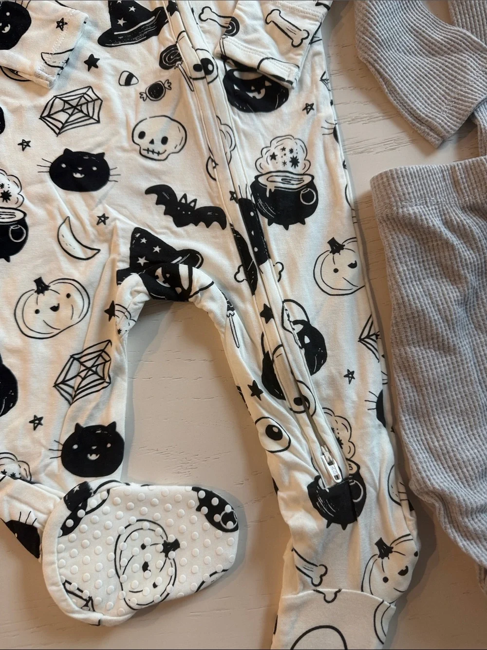 Angel Dear Classic Halloween Bundle Footie Waffle Bodysuit Outfit 6-9 months